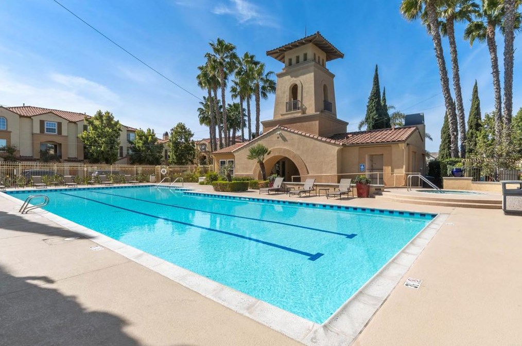 1886 Caminito Treviana, Chula Vista CA  91913-3924 exterior