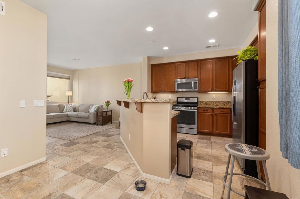 1886 Caminito Treviana, Chula Vista CA  91913-3924 exterior