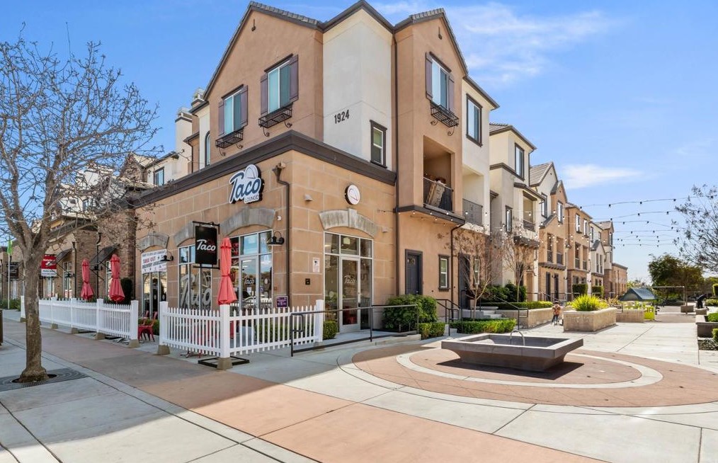1886 Caminito Treviana, Chula Vista CA  91913-3924 exterior
