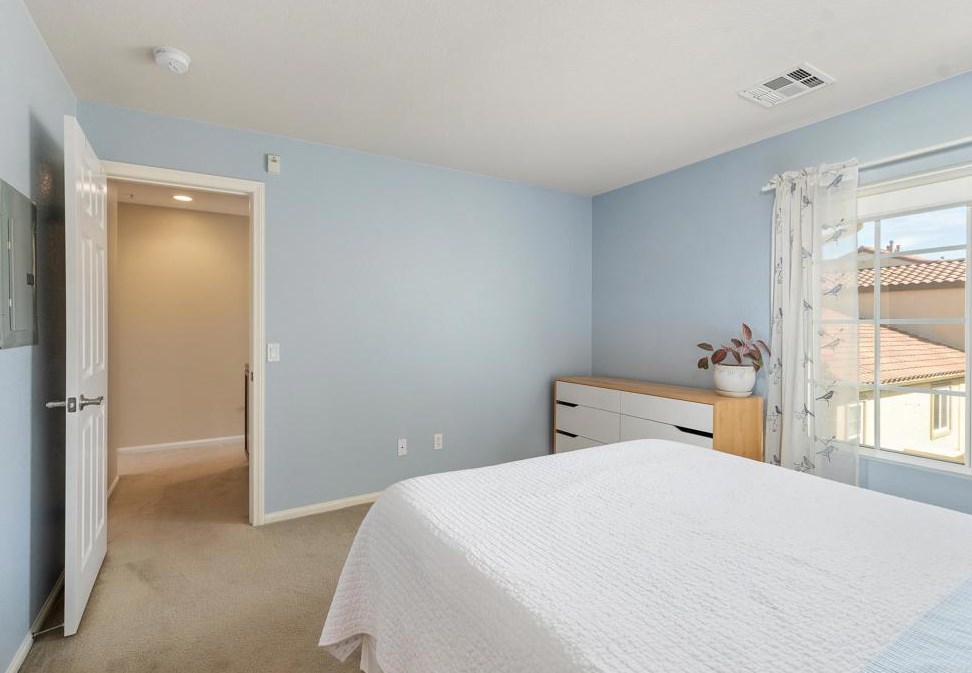 1886 Caminito Treviana, Chula Vista CA  91913-3924 exterior