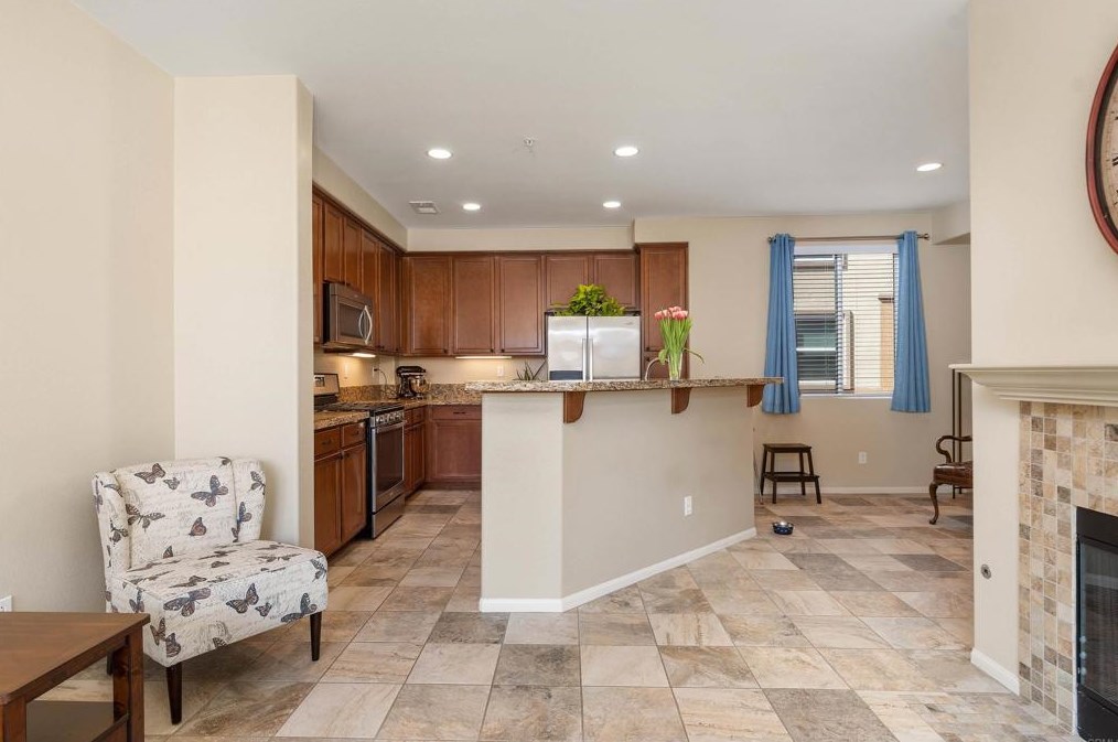 1886 Caminito Treviana, Chula Vista CA  91913-3924 exterior