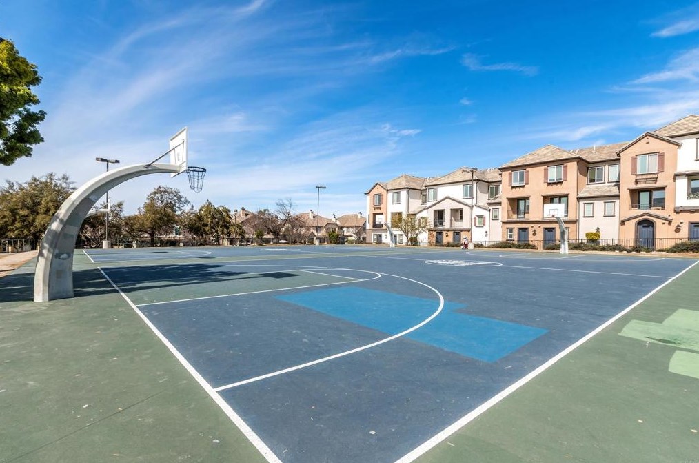 1886 Caminito Treviana, Chula Vista CA  91913-3924 exterior