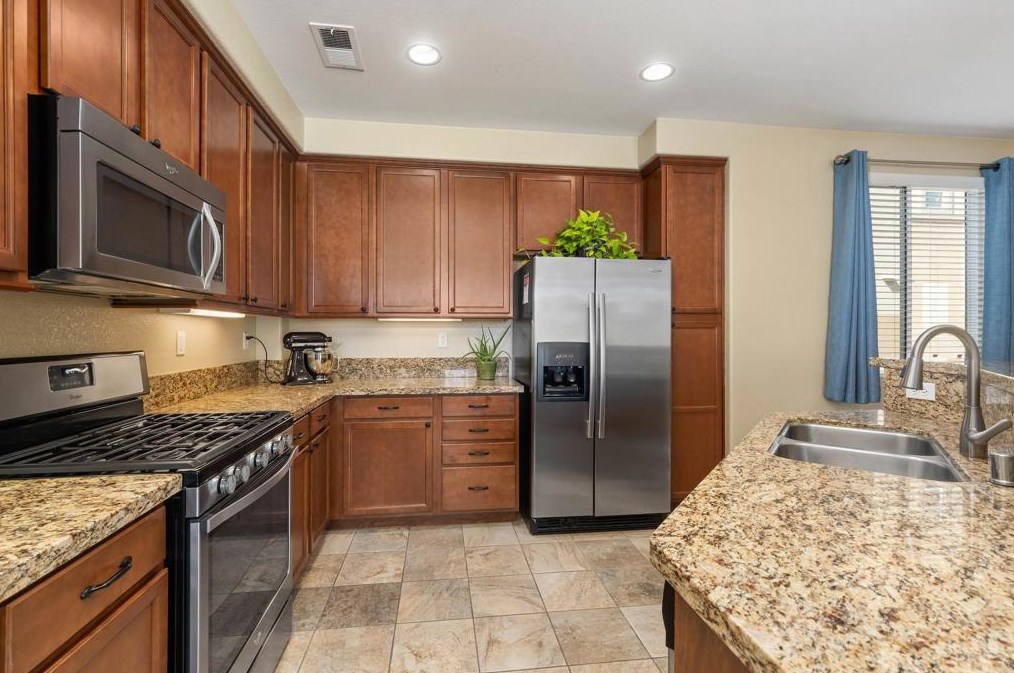 1886 Caminito Treviana, Chula Vista CA  91913-3924 exterior