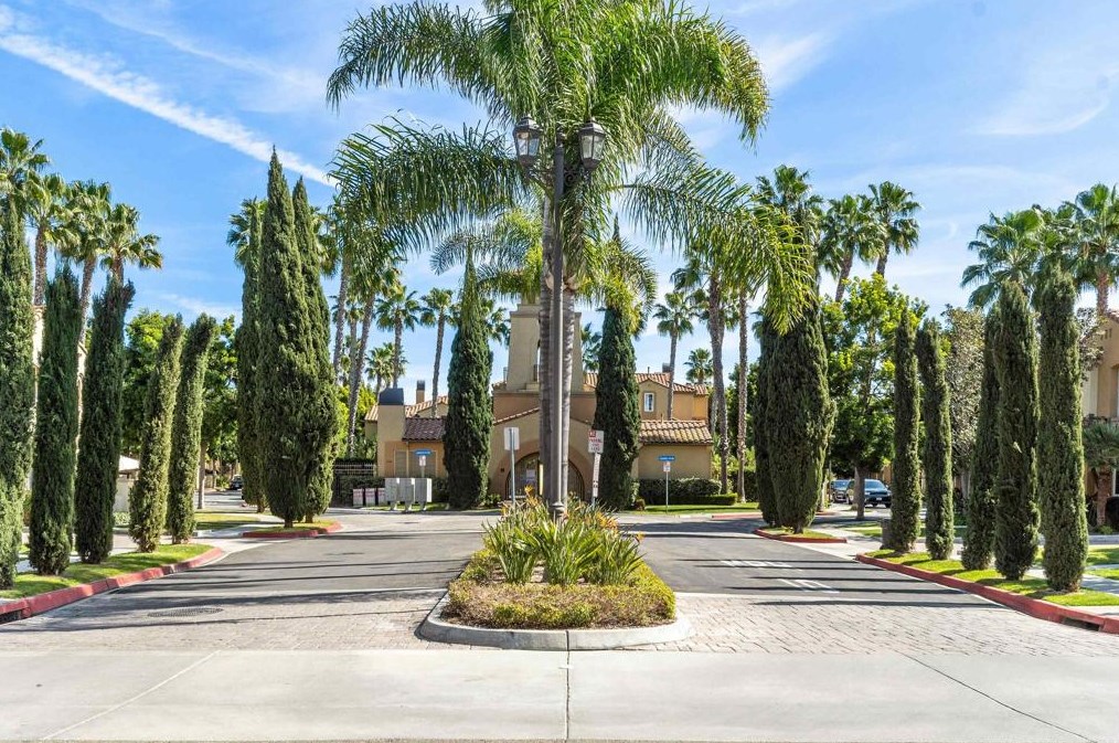 1886 Caminito Treviana, Chula Vista CA  91913-3924 exterior