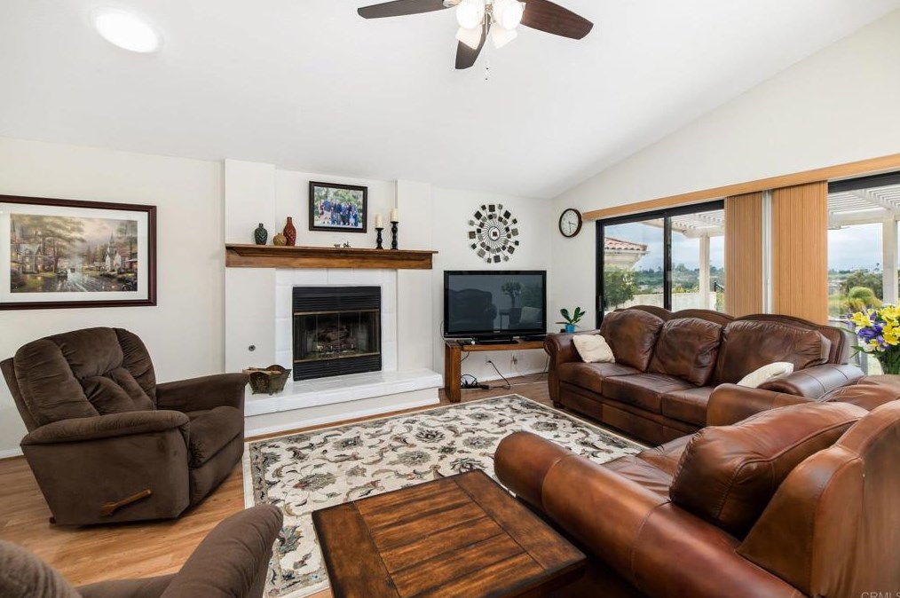 1039 Ridge Heights Dr, Fallbrook CA  92028-3672 exterior