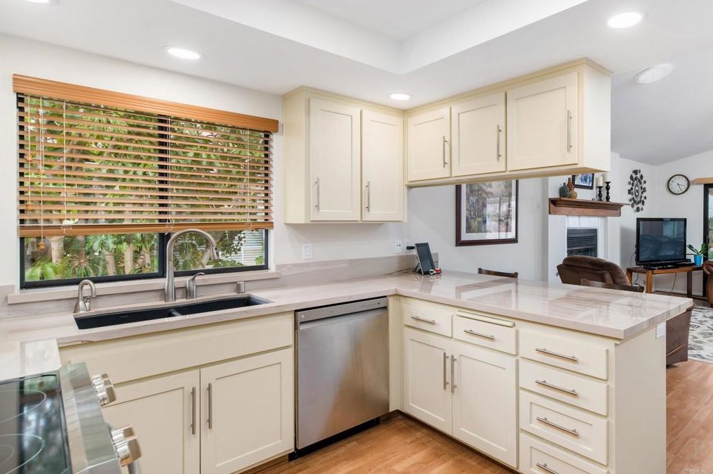 1039 Ridge Heights Dr, Fallbrook CA  92028-3672 exterior