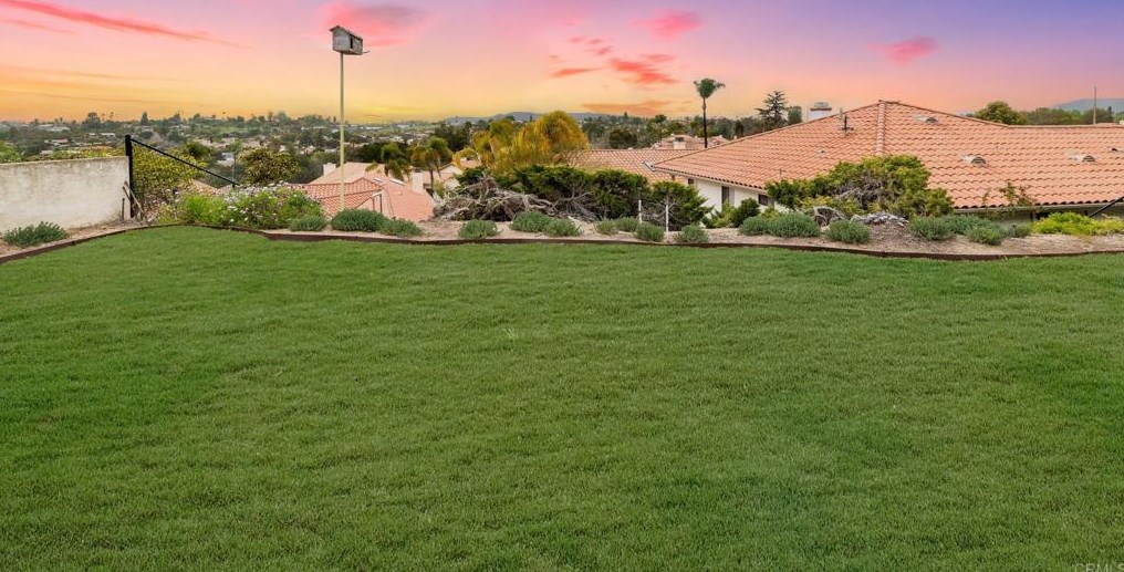 1039 Ridge Heights Dr, Fallbrook CA  92028-3672 exterior