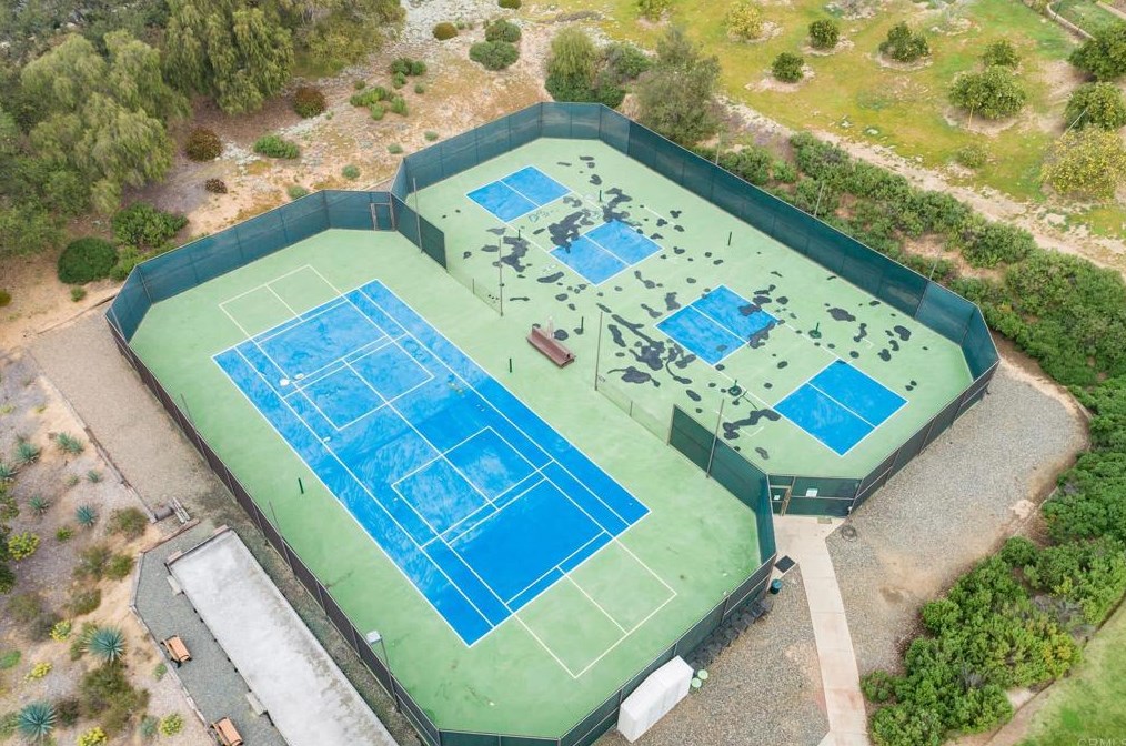 1039 Ridge Heights Dr, Fallbrook CA  92028-3672 exterior