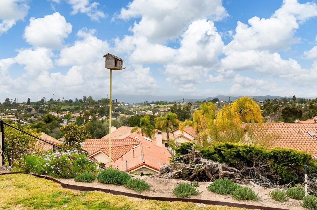 1039 Ridge Heights Dr, Fallbrook CA  92028-3672 exterior