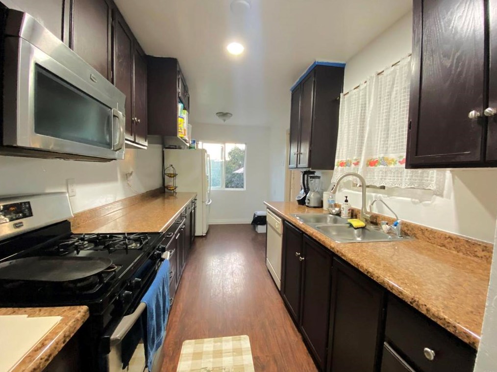 943 Midway Dr, Escondido CA  92027-1744 exterior