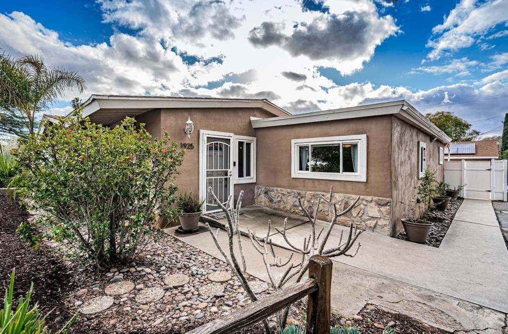 1925 Alexander Dr, Escondido CA  92025-6404 exterior