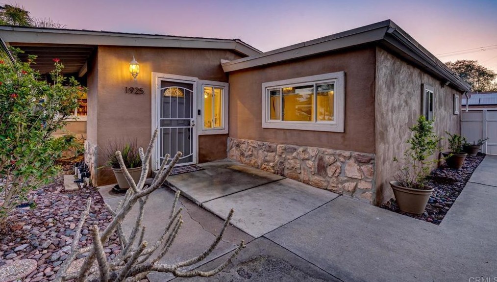 1925 Alexander Dr, Escondido CA  92025-6404 exterior