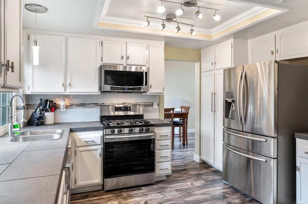 39361 San Thomas Ct, Murrieta CA  92562-4537 exterior