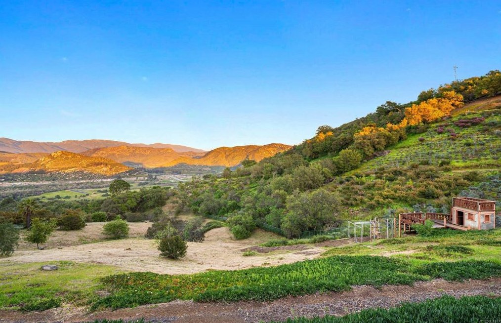 2974 Sumac Rd, Fallbrook CA  92028-8704 exterior