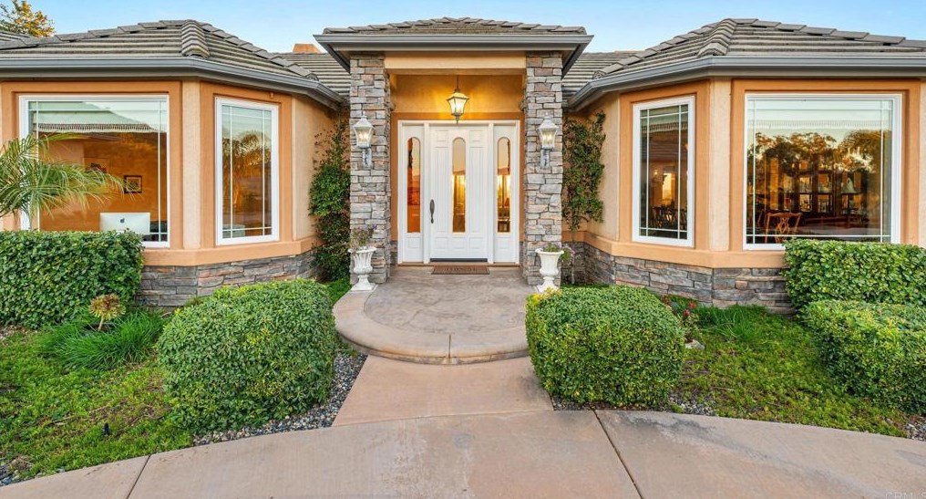 2974 Sumac Rd, Fallbrook CA  92028-8704 exterior