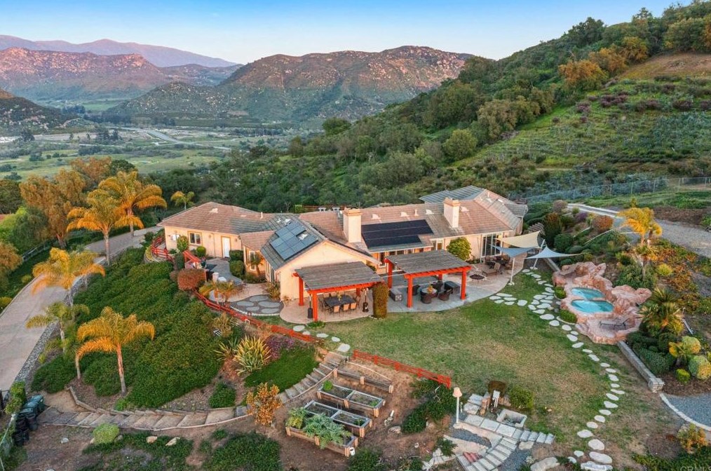 2974 Sumac Rd, Fallbrook CA  92028-8704 exterior