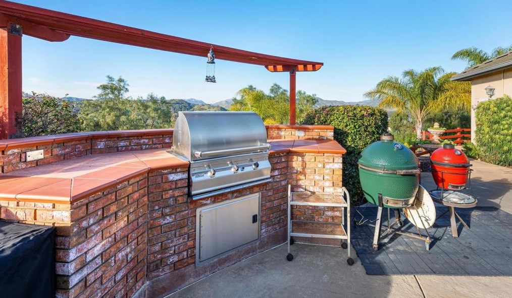 2974 Sumac Rd, Fallbrook CA  92028-8704 exterior