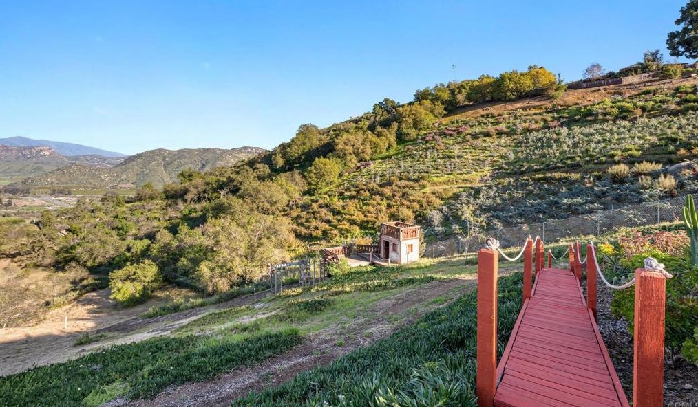 2974 Sumac Rd, Fallbrook CA  92028-8704 exterior