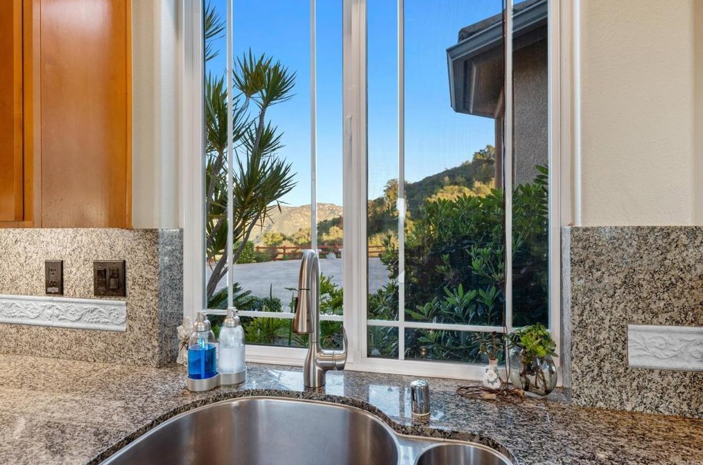 2974 Sumac Rd, Fallbrook CA  92028-8704 exterior