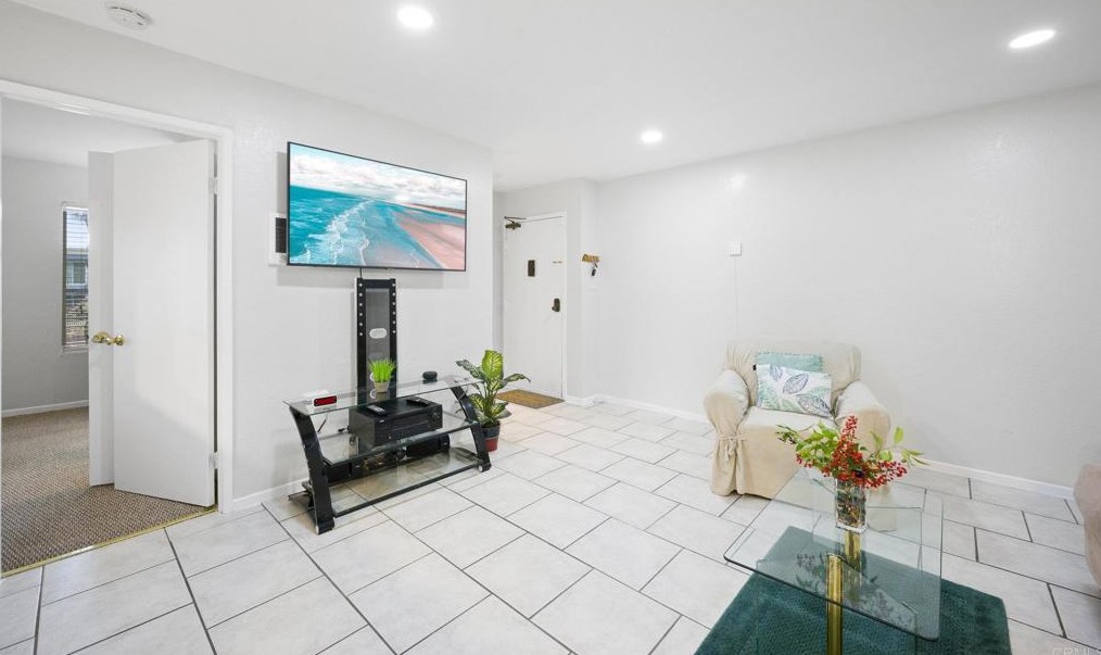 7500 Parkway Dr #107, La Mesa, CA 91942