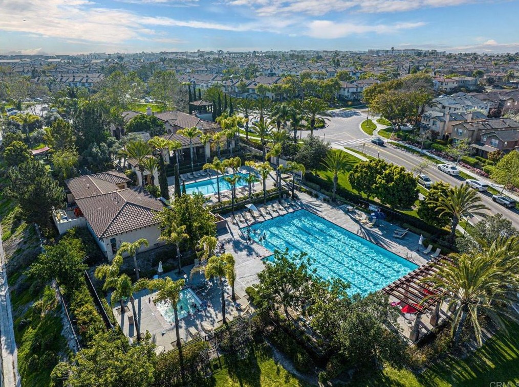 1566 Hopscotch Dr, Chula Vista CA  91915-1802 exterior