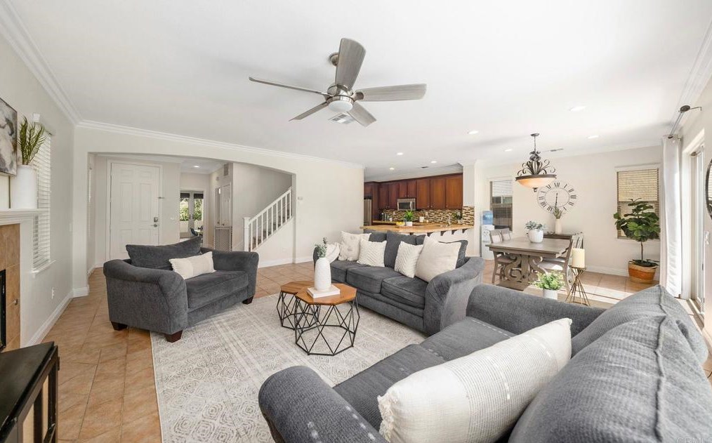 1566 Hopscotch Dr, Chula Vista CA  91915-1802 exterior