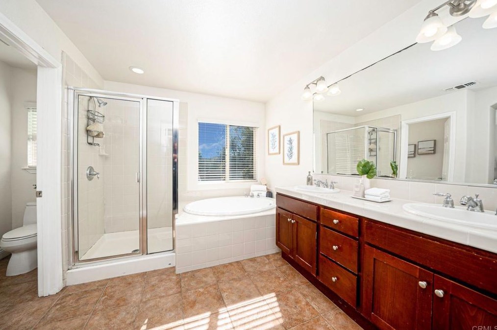 1566 Hopscotch Dr, Chula Vista CA  91915-1802 exterior