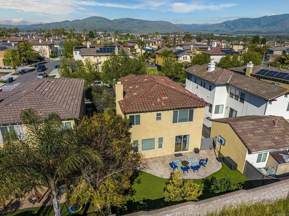 1566 Hopscotch Dr, Chula Vista CA  91915-1802 exterior