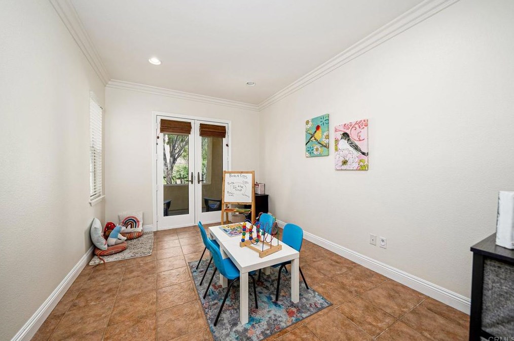 1566 Hopscotch Dr, Chula Vista CA  91915-1802 exterior