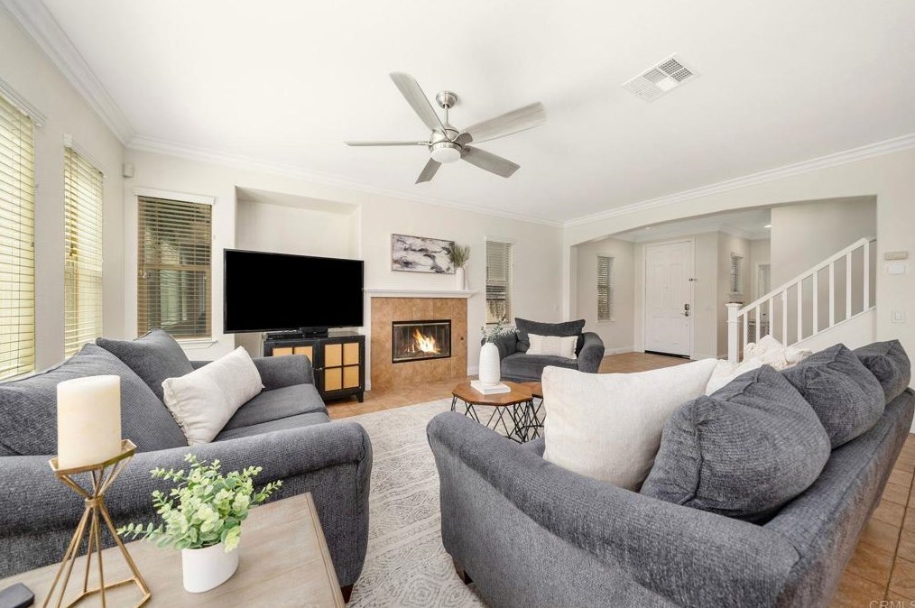 1566 Hopscotch Dr, Chula Vista CA  91915-1802 exterior