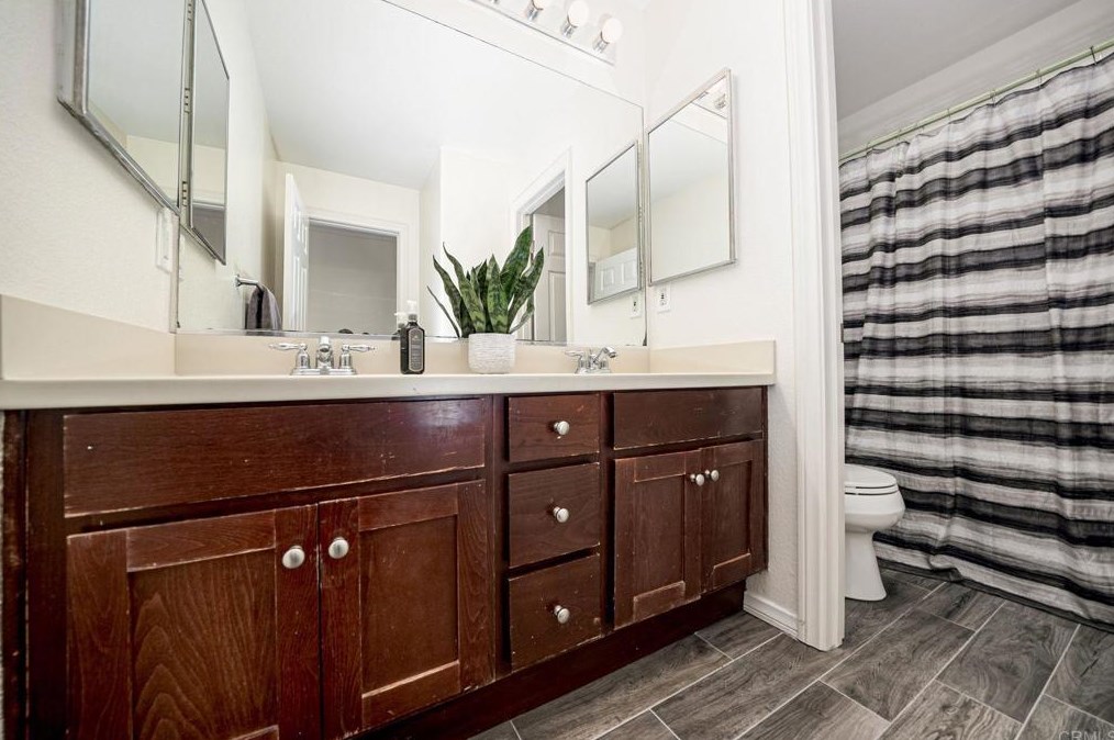 1566 Hopscotch Dr, Chula Vista CA  91915-1802 exterior