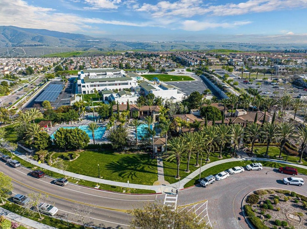 1566 Hopscotch Dr, Chula Vista CA  91915-1802 exterior