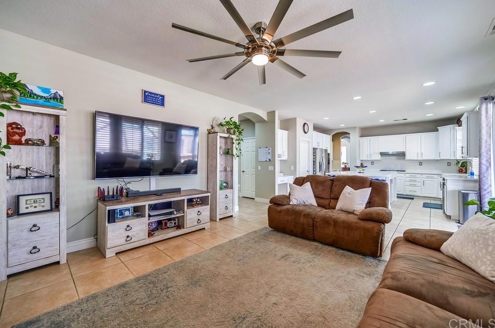 26574 Evergreen Ave, Murrieta CA  92563-4044 exterior