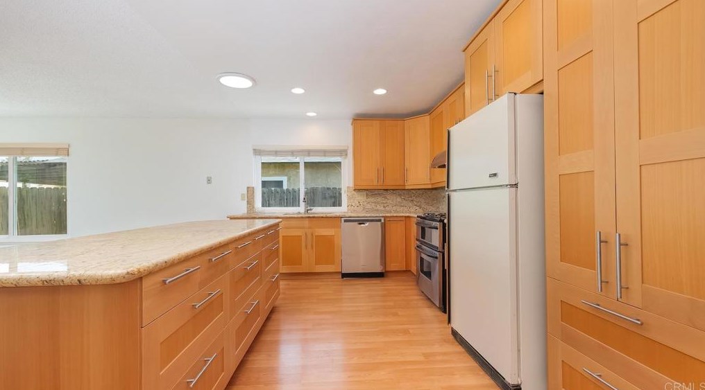 1355 Blue Falls Dr, Chula Vista CA  91910-6805 exterior