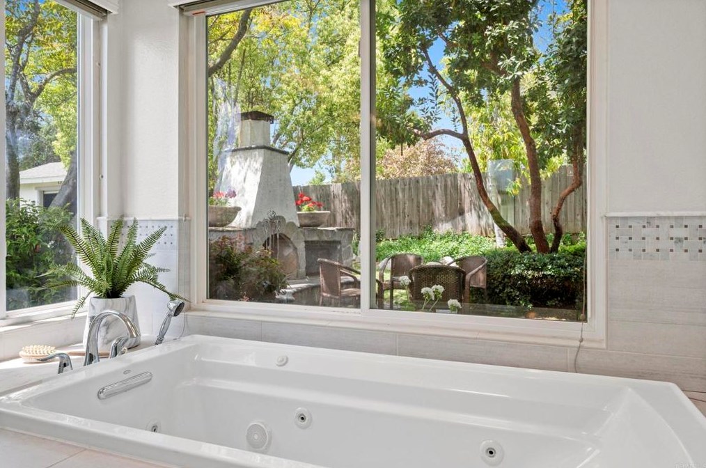 2341 Harvest Vista Ln, Fallbrook CA  92028-4590 exterior
