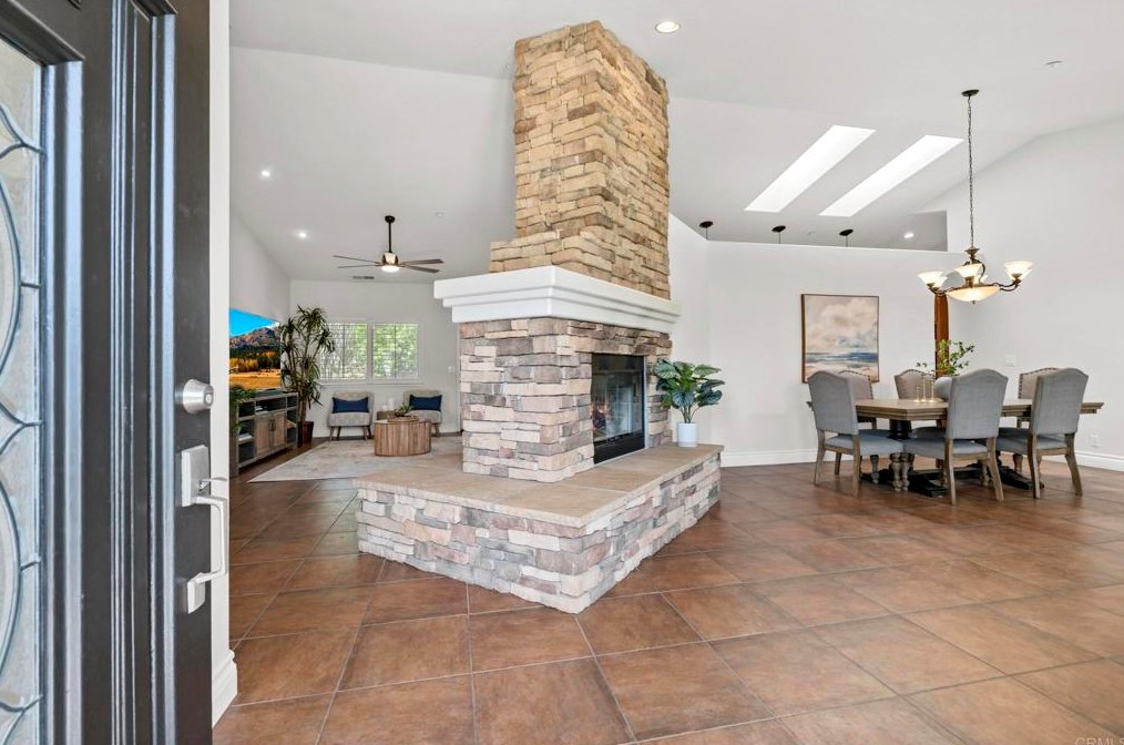 2341 Harvest Vista Ln, Fallbrook CA  92028-4590 exterior