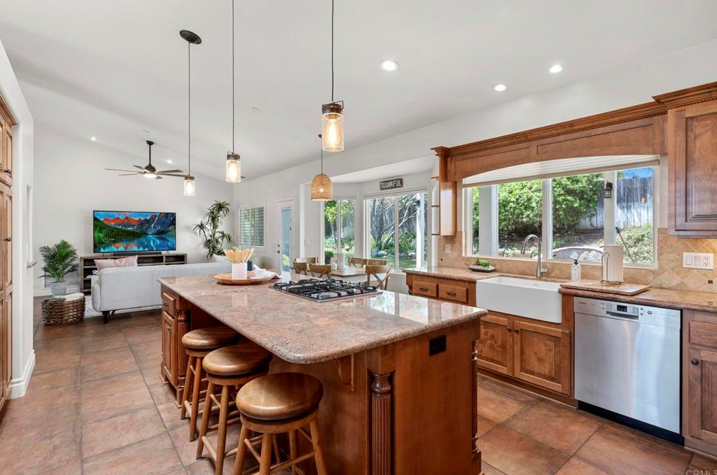 2341 Harvest Vista Ln, Fallbrook CA  92028-4590 exterior
