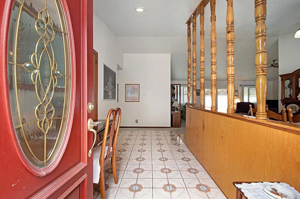 10377 Oak Ranch Way, Escondido CA  92026-6957 exterior