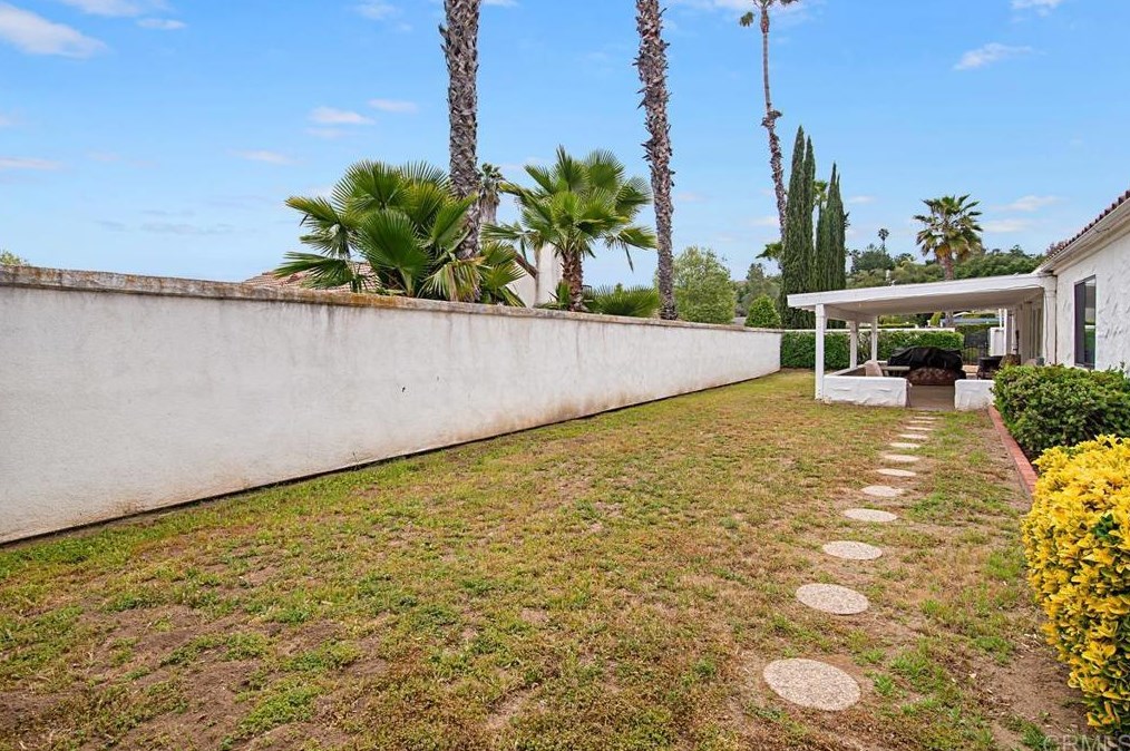 10377 Oak Ranch Way, Escondido CA  92026-6957 exterior