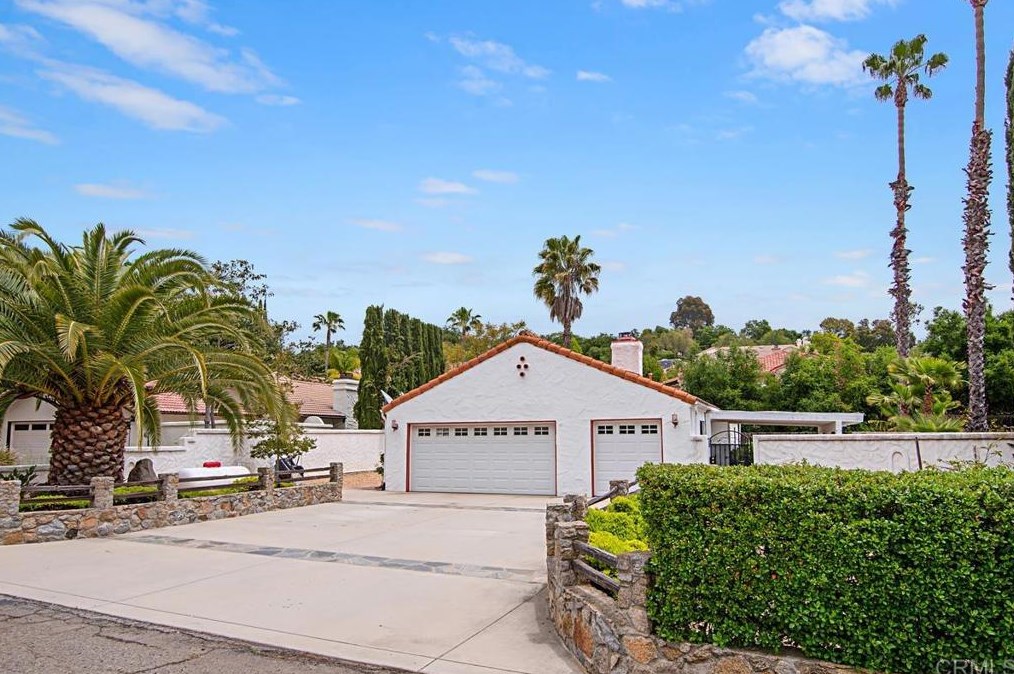 10377 Oak Ranch Way, Escondido CA  92026-6957 exterior