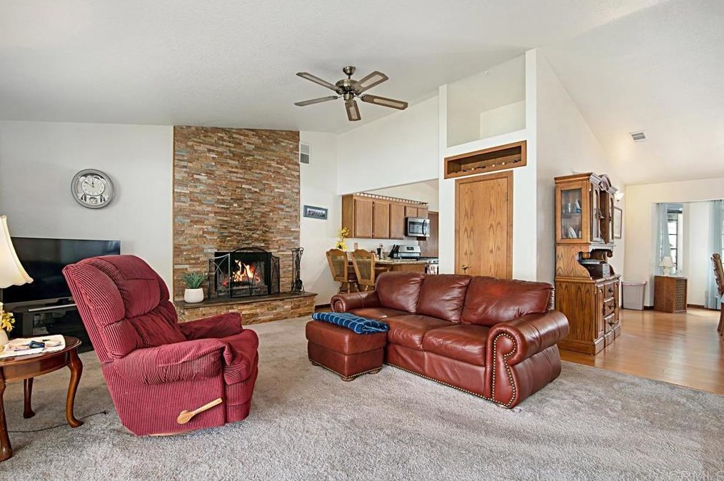 10377 Oak Ranch Way, Escondido CA  92026-6957 exterior