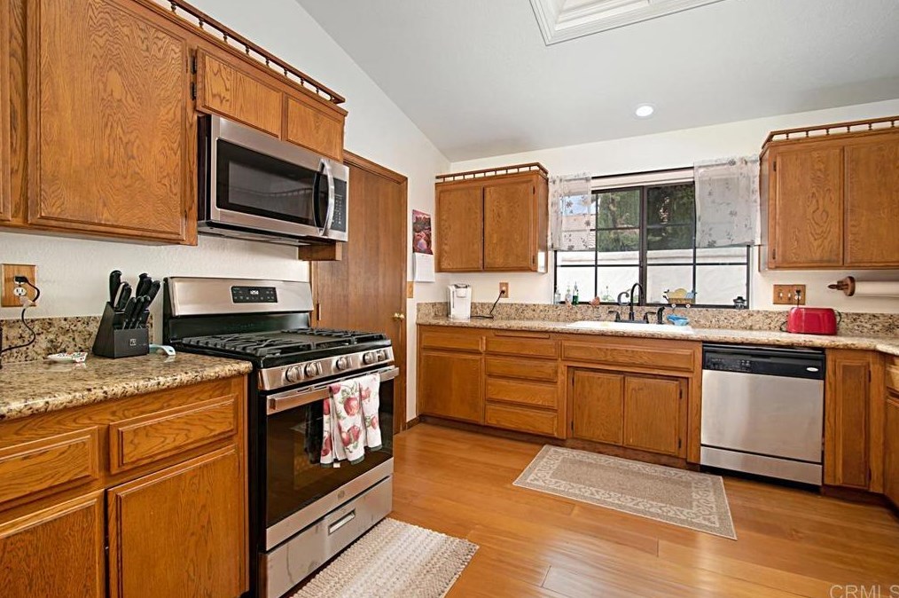 10377 Oak Ranch Way, Escondido CA  92026-6957 exterior