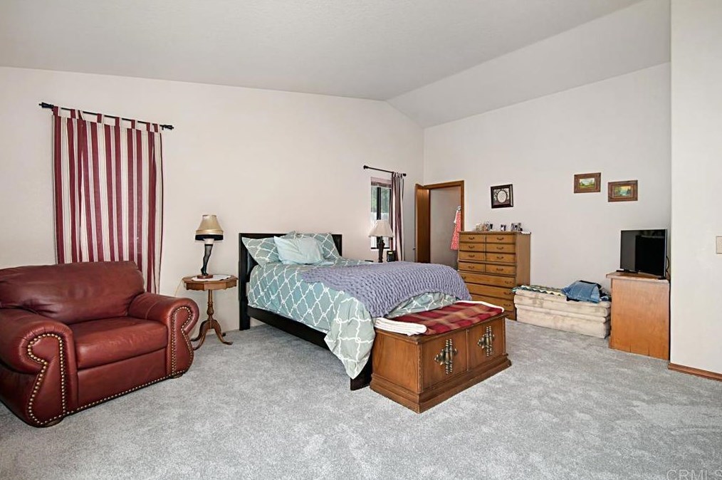 10377 Oak Ranch Way, Escondido CA  92026-6957 exterior