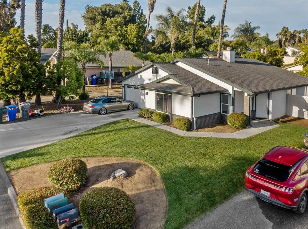 138 Shelby Ln, Fallbrook CA  92028-2723 exterior