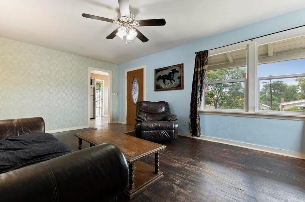 241 13th Ave, Escondido CA 92025-5707 exterior