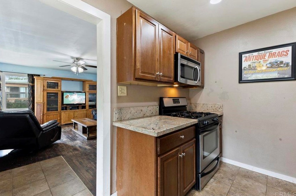 241 13th Ave, Escondido CA 92025-5707 exterior