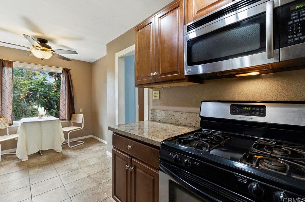 241 13th Ave, Escondido CA 92025-5707 exterior