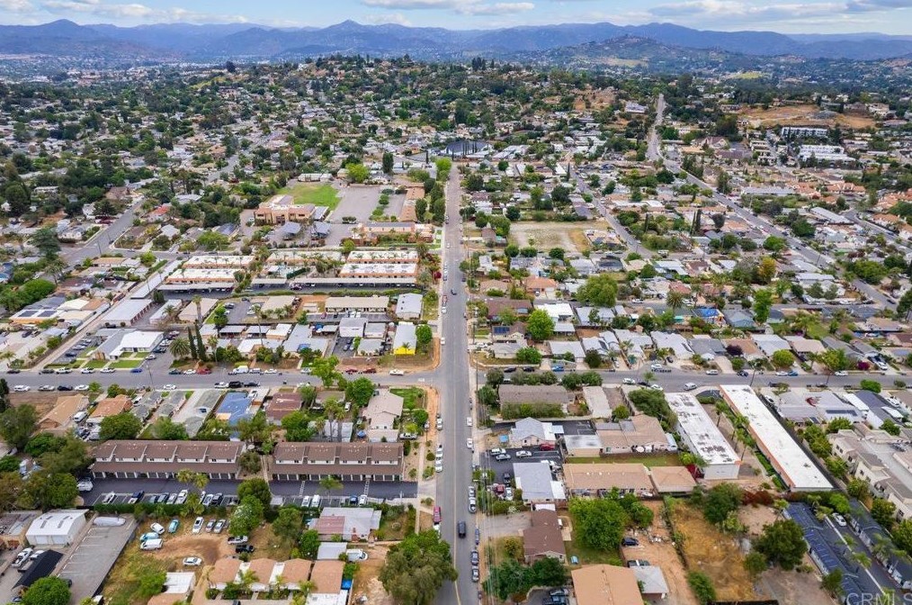 241 13th Ave, Escondido CA 92025-5707 exterior