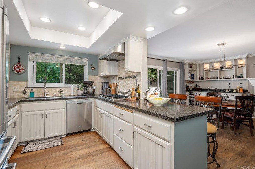 2908 Oak Hill Dr, Escondido CA  92027-5101 exterior