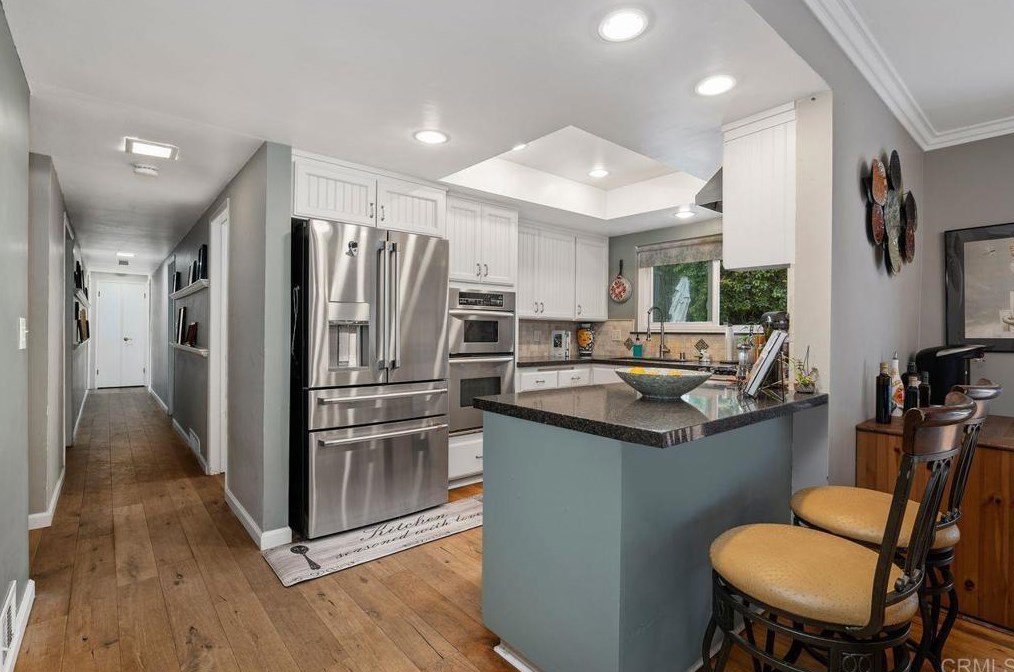 2908 Oak Hill Dr, Escondido CA  92027-5101 exterior